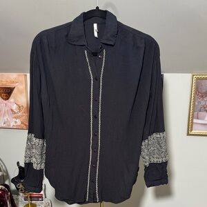 EUC Amuse Society Black Textured Viscose Fabric Blouse w/ Gold Metallic Accents